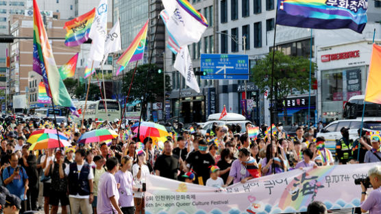 인천 퀴어축제 거리 행진 중 난입…기독교 단체 회원 50대 체포