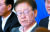 더불어민주당 이재명 대표가 지난 8일 국회 천막농성장에서 열린 최고위원회의에서 어두운 표정을 짓고 있다. 연합뉴스