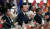  윤석열 대통령이 9일(현지시간) 인도 뉴델리 바라트 만다팜 국제컨벤션센터에서 열린 주요 20개국(G20) 정상회의에 참석하고 있다. 왼쪽은 기시다 후미오 일본 총리.연합뉴스