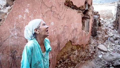 "잔해 속 비명 들려도 장비 없다"…모로코 재앙 키운 부실건축