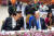 주요20개국(G20) 뉴델리 정상회의 참석차 인도를 방문 중인 윤석열 대통령이 9일(현지시간) 인도 뉴델리 바라트 만다팜 국제컨벤션센터에서 열린 갈라 만찬에서 조 바이든 미국 대통령과 나란히 옆자리에 앉아 현안에 대해 논의하고 있다. 사진 대통령실