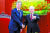 토니 블링컨 미 국무장관(왼쪽)이 지난 4월 베트남 하노이의 공산당 본부에서 응우옌 푸 쫑 베트남 총서기장과 만났다. AP=연합뉴스