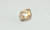 미국 아칸소주 다이아몬드 분화구 주립공원에서 지난 1일(현지시간) 발견된 2.95캐럿 황금빛 다이아몬드. 사진 아칸소 주립공원(ARKANSAS STATE PARKS)