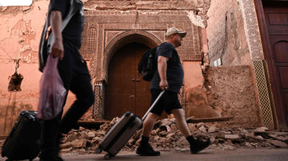 지진 복구 전 외국인 관광 재개…"마라케시 수입 99%는 관광"