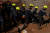 강진 피해가 발생한 모로코 위르가네에서 10일(현지시간) 구조대원이 작업하고 있다. 로이터=연합뉴스