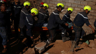모로코 지진 현장에 영국 구조대원 400명 파견…각국서 손길