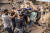 모로코 중부 아미즈미즈 인근 이미 은탈라 마을에서 시민들이 희생자를 옮기고 있는 모습. AFP=연합뉴스