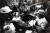 1989년 난징대 재학시절 리루(가운데)는 천안문 민주화 운동이 벌어지자 단식 투쟁에 나서는 등 시위를 주도했다. 사진 국립미국사박물관 홈페이지 캡처