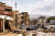 폭풍우가 덮친 리비아 동부 벵가지의 파손된 차량과 무너진 건물 모습. AFP=연합뉴스