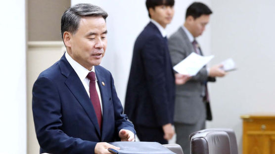 [속보] 野 탄핵추진 거론된 이종섭 국방장관…"전격 사의 표명" 