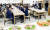 12일 경북 안동시 경북도의회 구내식당에서 수산물 소비 활성화 시식 행사가 열린 가운데 행사 참석자들이 점심을 먹고 있다. 사진 경북도