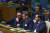 지난해 유엔 총회에 참석한 윤 대통령이 박진 외교부 장관가 대화하는 모습. 사진 대통령실
