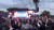 지난 7월2일(현지시간) 영국 런던 하이드 파크에서 열린 '하이드 파크 브리티시 서머 타임 페스티벌'에서 방문객들이 걸그룹 블랙핑크의 무대를 관람하고 있다. 연합뉴스
