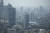인도네시아 자카르타 시내가 대기 오염으로 뿌옇다. AP=연합뉴스
