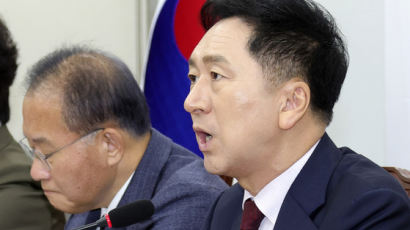 文 직격한 김기현 "통계조작 주범이냐, 바지사장이냐"