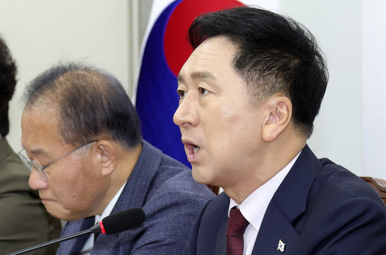 文 직격한 김기현 "통계조작 주범이냐, 바지사장이냐"
