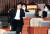  2020년 7월 23일 김현미 당시 국토교통부 장관이 국회에서 열린 본회의 경제에 관한 대정부질문에서 의원 질의에 답하기 위해 단상으로 향하고 있다 . 중앙포토