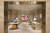 도쿄 오모테산도 매장 2층 전경. 정 가운데 VIC 공간이 자리하고, 앞으로 쟌 슐렘버제 등 티파니의 역사적 작품들이 전시되어 있다. 사진 티파니