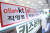 지난 2월 서울 용산의 한 휴대폰 매장에 통신 3사의 로고가 붙어 있다. 연합뉴스 