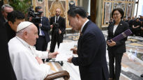 尹, 교황에 친서 전달…"수교 60주년 우호 협력 관계 심화 희망"