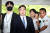 윤관석 무소속 의원이 지난 8월 서울중앙지법에서 열린 영장실질심사에 출석하고 있다. 뉴스1
