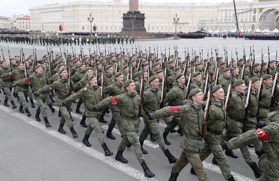 러시아, 우크라이나 침공 전비 222조원 넘어서