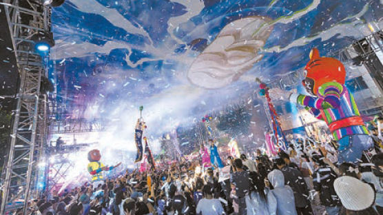 [가을축제 오감만족] 판 커진 ‘2023 안동국제탈춤페스티벌’… 덩더쿵~ 도심 전체가 축제 한마당
