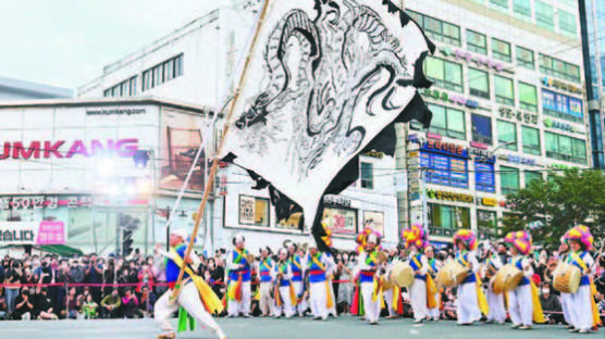 [미래를 열다, 인천] 부평의 지역적 정체성과 예술성을 담아…두드리고·놀고·즐기는 ‘부평풍물대축제’