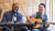 미국 플로리다주 탬파 종합병원에서 일하고 있는 준 박(사진 오른쪽) 목사가 동료 목사와 함께 병원에서 기타를 치며 찬송가를 부르고 있다. 사진 CNN 홈페이지 캡처