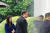 테슬라 창립자 일론 머스크(왼쪽 둘째)가 지난 6월 1일 중국 상하이 공항에 도착한 모습. 로이터=연합뉴스