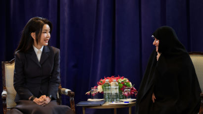 김건희 여사, 최초로 이란 대통령 배우자 만났다…"사극·한국어 인기"