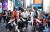 20일(현지 시각) 미국 뉴욕 타임스퀘어서 서울 홍보 퍼포먼스를 벌이고 있는 오세훈 서울시장(사진 가운데). 사진 서울시
