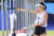 24일 중국 푸양 인후 스포츠센터에서 열린 항저우 아시안게임 근대5종 여자 결승에서 김선우가 레이저 런(육상 사격) 경기에서 사격하고 있다. 중국(항저우)=장진영 기자