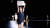  국제동물보호단체 페타(PETA) 회원으로 추정되는 여성이 22일(현지시간) 이탈리아 밀라노에서 열린 구찌의 패션쇼 무대에 난입해 시위를 벌이고 있다. 로이터=연합뉴스