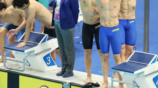 [속보] 한국 수영 남자 계영 800m 첫 금메달, 아시아 신기록