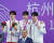 황선우(오른쪽)가 24일 항저우 아시안게임 남자 자유형 100m 결선에서 동메달을 목에 건 뒤 판잔러(가운데), 왕하오위와 함께 환하게 웃고 있다. 연합뉴스