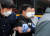 지난해 5월, 서울 구로구에서 마약을 투약하고 행인을 폭행해 숨지게 한 40대 남성이 검찰로 송치되고 있다.  뉴스1