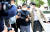 A씨가 지난해 5월 서울 양천구 남부지방법원에서 열린 영장실질심사에 출석하고 있다. 뉴스1
