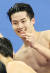 황선우가 25일 항저우 아시안게임 남자 계영 800ｍ 금메달을 확정한 뒤 손가락 하트로 기쁨을 표현하고 있다. 뉴스1 