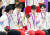 25일 열린 남자 자유형 100ｍ에서는 판잔러가 금메달을 땄고(왼쪽 사진), 27일 치른 200ｍ에서는 황선우가 금메달을 목에 걸었다. 뉴스1