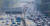 추석 연휴 첫날인 지난 28일 오후 서울 경부고속도로 잠원 IC 인근 상(왼쪽)·하행선이 차량으로 붐비고 있다. 연합뉴스