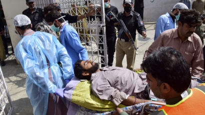 이슬람 사원 '자살폭탄 테러'…파키스탄 최소 52명 사망
