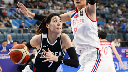 한국 女농구 짜릿한 역전승…키 205㎝ 선수 앞세운 北 제쳤다
