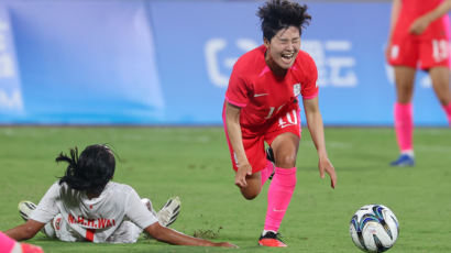 경고도 퇴장도 한국만…"억울한 판정 없길" 한중전 찜찜한 까닭