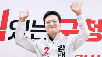 김태우 유세장서 우산 휘두른 50대女…"우린 민주당" 이런 말도