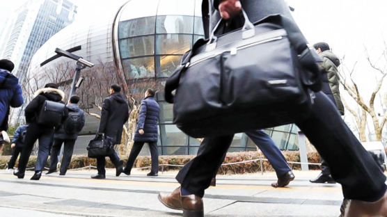 연봉이 제조업 직원 2배…한국서 몸값 가장 높은 업종은 '이것'