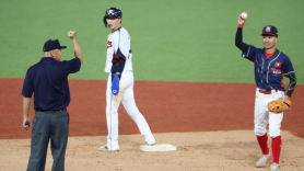 2루 주자가 세이프인데…한국 야구, 첫판부터 황당 오심에 곤욕