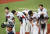 한국 야구대표팀이 1일 열린 항저우 아시안게임 야구 B조 조별리그 홍콩전에서 승리한 뒤 관중에게 인사하고 있다. 연합뉴스 