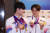 항저우 아시안게임 수영 3관왕 김우민(오른쪽)과 2관왕 황선우. 뉴스1 
