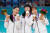 2일 롤러스케이트 여자 스피드 3000m 계주에서 은메달을 딴 한국의 이슬, 박민정, 이예림(왼쪽부터). 연합뉴스